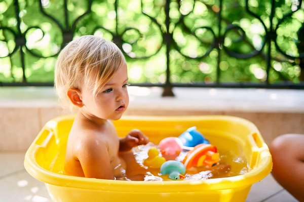 Jouets de bain bébé : comment choisir ?